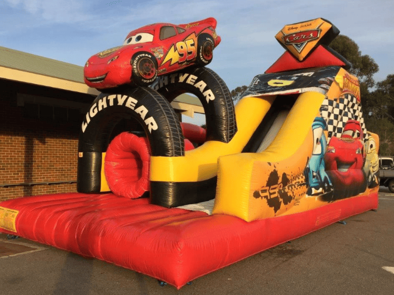 gonfiabile a tema Cars e Saetta McQueen