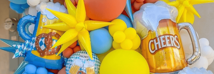 allestimento di palloncini a tema oktoberfest