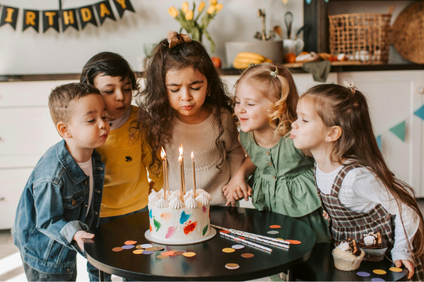 Perché si spezzano le candeline? Tradizioni, significati e curiosità
